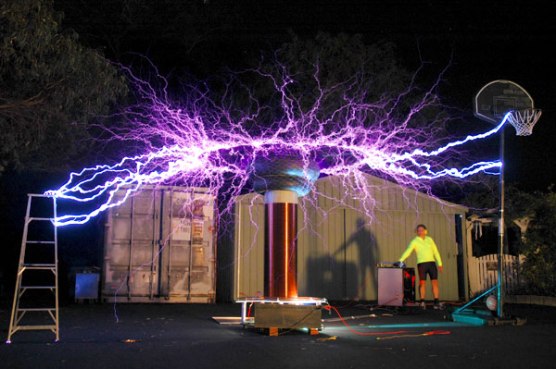 Tesla-coil-in-action